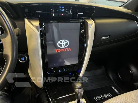 Hilux SW4 2.8 4P SRX 4X4 DIAMOND 7 LUGARES TURBO DIESEL AUTO