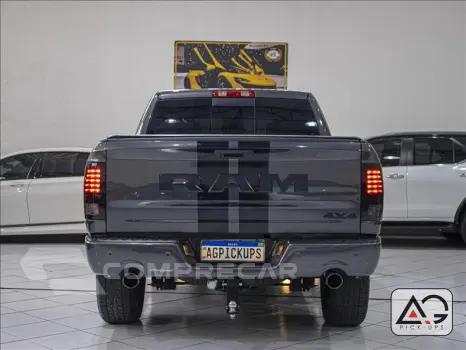 CLASSIC 5.7 V8 Laramie Night Edition CD 4X4