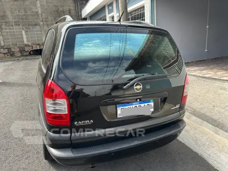 Zafira 2.0 4P ELITE FLEX 7 LUGARES AUTOMÁTICO