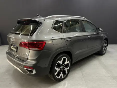 TAOS 1.4 250 TSI TOTAL FLEX HIGHLINE AUTOMÁTICO