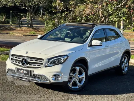 Mercedes-Benz GLA 200 1.6 CGI Enduro 16V Turbo 4 portas
