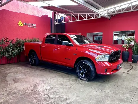 CLASSIC 5.7 V8 GASOLINA LARAMIE NIGHT EDITION CD 4X4 AUTOMÁT