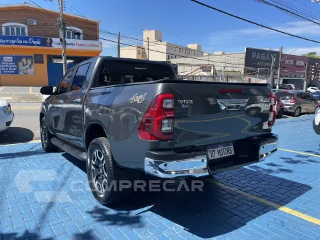 HILUX 2.8 D-4D TURBO DIESEL CD SRX 4X4 AUTOMÁTICO