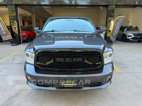 Classic 5.7 V8 Gasolina Laramie Night Edition Cd 4X4 Automát