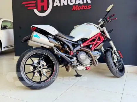 MONSTER 796
