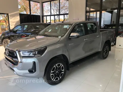 Toyota HILUX 2.8 D-4D TURBO DIESEL CD SRV 4X4 AUTOMÁTICO 4 portas