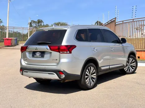 Outlander 3.0 HPE-S 4WD CVT