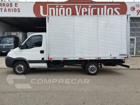 IVECO Daily 35s14 + Baú 2 portas
