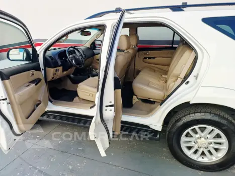 Hilux SW4 SRV D4-D 4x4 3.0 TDI Dies. Aut