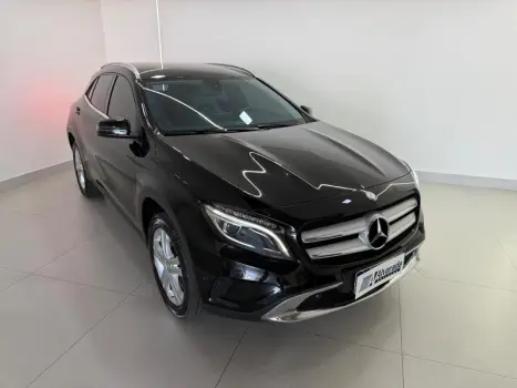 Mercedes-Benz GLA200FF 4 portas