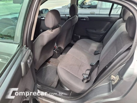 ASTRA 1.8 MPFI Comfort Sedan 8V