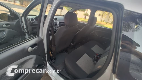 FIESTA 1.6 MPI Class Hatch 8V