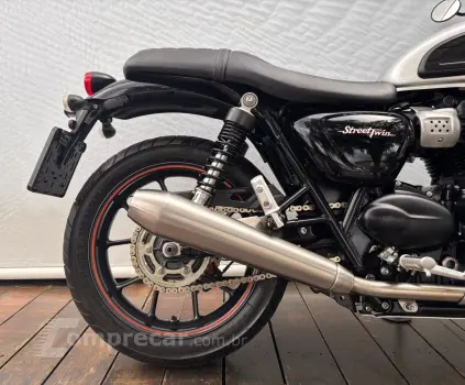 TRIUMPH STREET TWIN