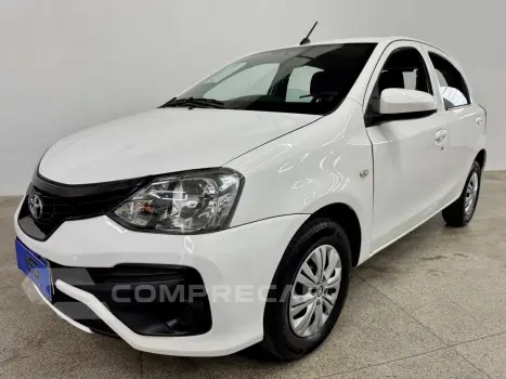 Toyota Etios Hatch 1.3 16V 4P FLEX X 4 portas
