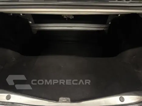 Logan Authentique 1.0 12V SCe (Flex)
