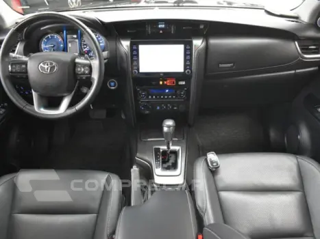 HILUX SW4 - 2.8 D-4D TURBO SRX 4X4 AUTOMÁTICO