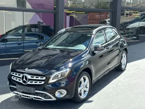 Mercedes-Benz GLA 200 1.6 CGI Enduro 16V Turbo 4 portas
