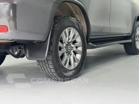 HILUX SW4 2.8 D-4d Turbo SRX 7L 4X4