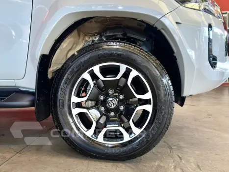 HILUX 2.8 D-4D TURBO DIESEL CD SRX PLUS 4X4 AUTOMÁTICO