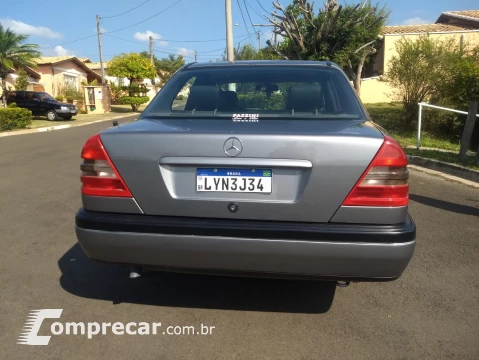 Mercedes-Benz C 180 1.8 Classic Plus 4 portas