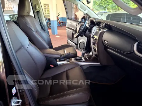 HILUX SW4 2.8 D-4d Turbo SRX 7L 4X4