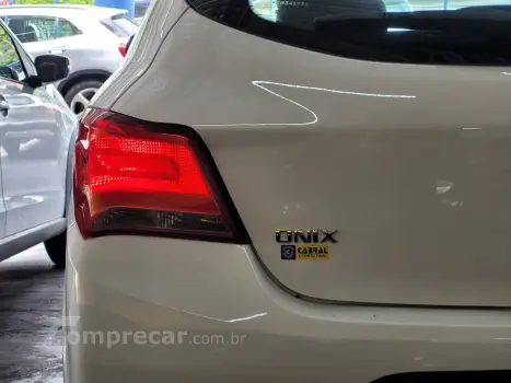 ONIX HATCH ADVANTAGE 1.4 8V Flex 5p Aut.