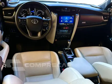 HILUX SW4 2.8 D-4D TURBO DIESEL DIAMOND 7L 4X4 AUTOMÁTICO