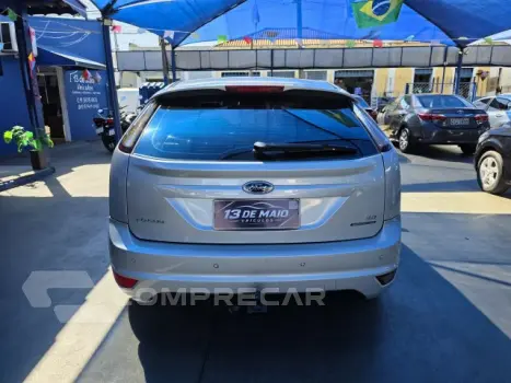 FOCUS HATCH - 2.0 GLX 16V 4P AUTOMÁTICO
