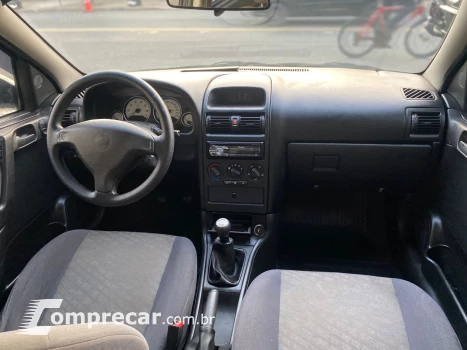 ASTRA 1.8 MPFI Sedan Comfort 8V