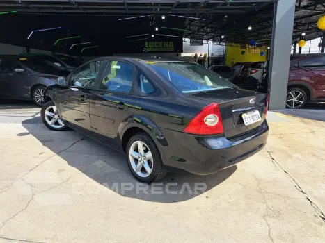 Focus 2.0 Ghia 16V Gasolina 4P Automático