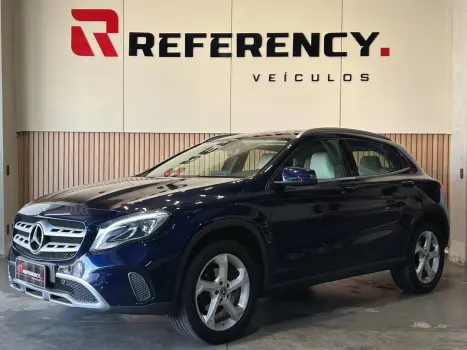 Mercedes-Benz GLA 200 1.6 CGI FLEX ADVANCE 7G-DCT 4 portas