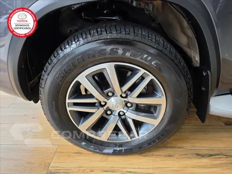 HILUX SW4 2.8 SRX 4X4 7 LUGARES 16V TURBO INTERCO