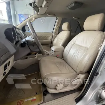 Hilux SW4 SRV D4-D 4x4 3.0 TDI Dies. Aut