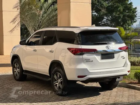 HILUX SW4 2.7 SRV 7 Lugares 4X2 16V