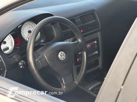 Volkswagen Golf Sportline 2.0 Mi Total F. 8V Tip. 4 portas