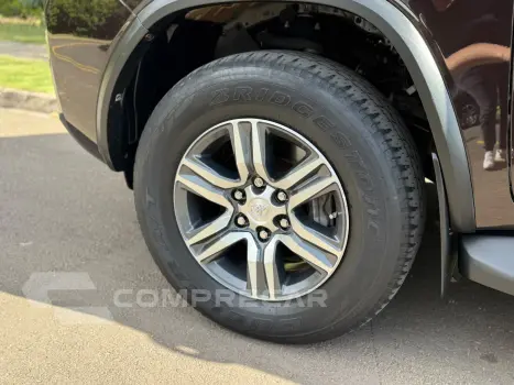 HILUX SW4 2.7 SRV 7 Lugares 4X2 16V