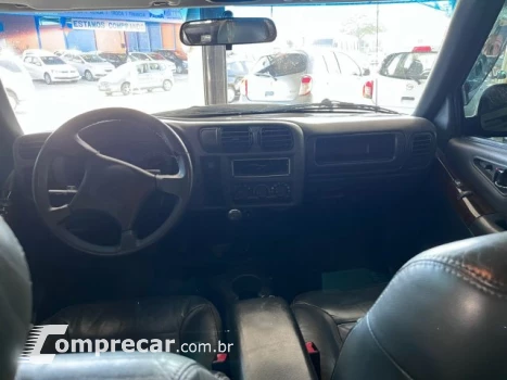 S10 - 2.4 MPFI EXECUTIVE 4X2 CD 8V 4P MANUAL