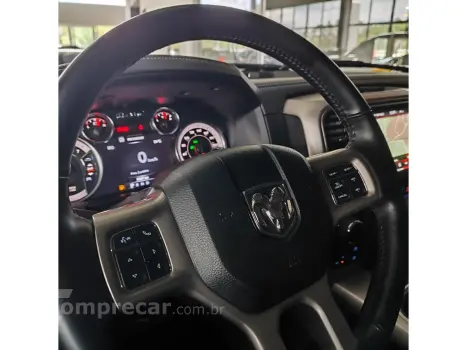 CLASSIC 5.7 V8 GASOLINA LARAMIE NIGHT EDITION CD 4X4 AUTOMÁT