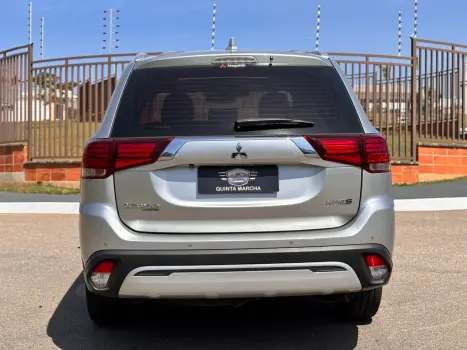 Outlander 3.0 HPE-S 4WD CVT