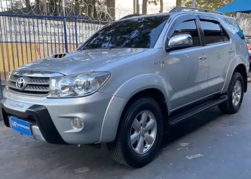 Toyota Hilux SW4 3.0 16V 4P SRV 4X4 7 LUGARES TURBO DIESEL AUTOMÁTI 4 portas