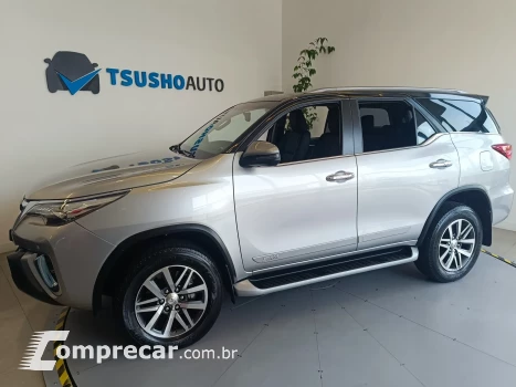 Toyota HILUX SW4 2.8 SRX 4X4 7 LUGARES 16V TURBO INTERCOOLER 4P AUT 4 portas