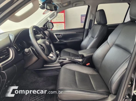 HILUX SW4 2.8 D-4D TURBO DIESEL SRX 7L 4X4 AUTOMÁ