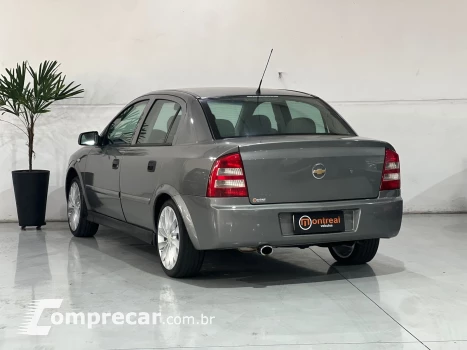 ASTRA 1.8 MPFI GL Sedan 8V