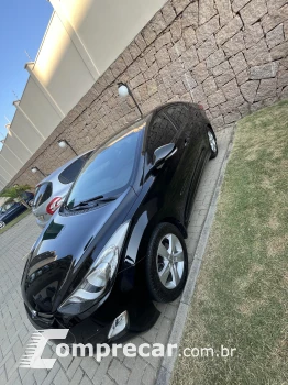 Hyundai ELANTRA 2.0 16V 4 portas