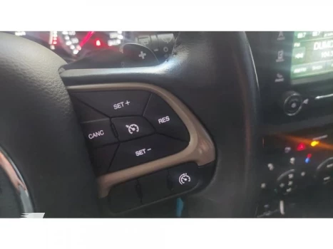 RENEGADE - 1.8 16V LONGITUDE 4P AUTOMÁTICO