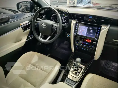 HILUX SW4 2.8 D-4D TURBO DIESEL DIAMOND 7L 4X4 AUTOMÁTICO
