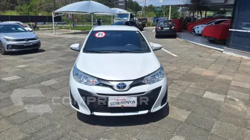 Toyota YARIS 1.3 16V FLEX XL LIVE MULTIDRIVE 4 portas