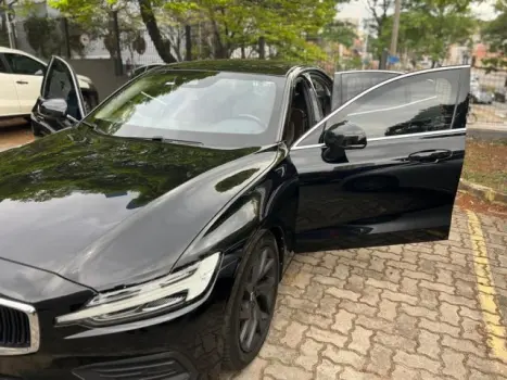 S60 - 2.0 T4 MOMENTUM 4P AUTOMÁTICO