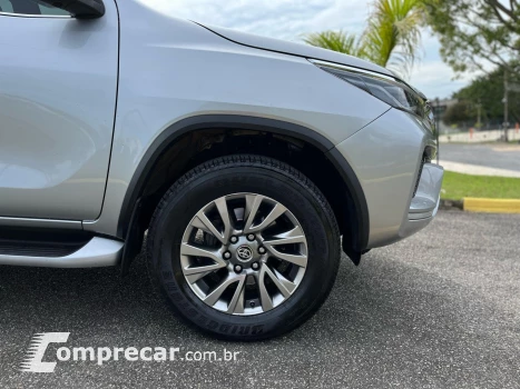 HILUX SW4 2.8 D-4D TURBO DIESEL SRX 7L 4X4 AUTOMÁTICO