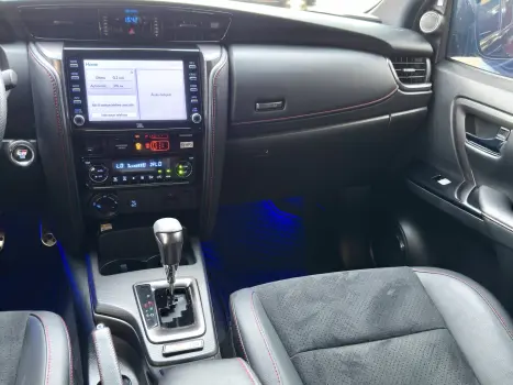 HILUX SW4 2.8 D-4D TURBO DIESEL GR-S 7L 4X4 AUTOMÁTICO